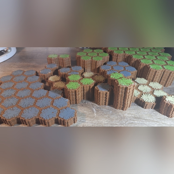 Heroscape Lot: 33 Figures & Cards + 335 Terrain Tiles, Dice, & Accessories - Picture 3 of 11